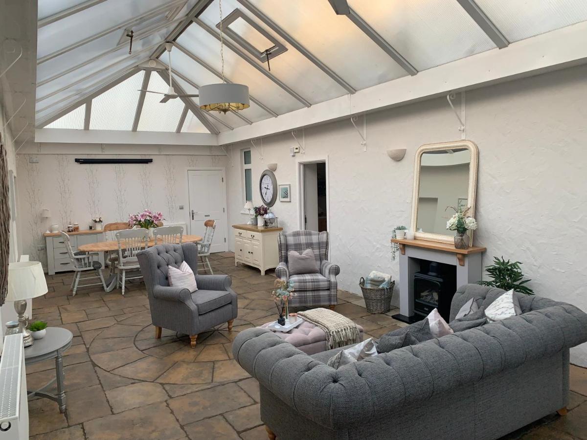 Castellor Bed & Breakfast Cemaes Bay Exterior photo